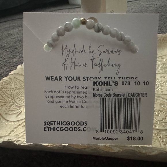 3 piece NWT Jewelry Set - Picture 5 of 8